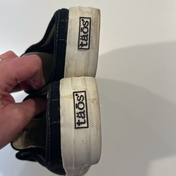 Taos EZ soul women’s canvas laceless slip on sneaker mules black 9.5 EUC - Picture 6 of 9